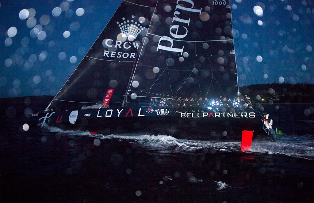 Perpetual Loyal powers up the Derwent in the dark © Crosbie Lorimer http://www.crosbielorimer.com